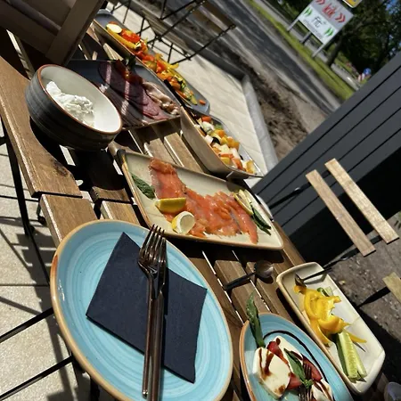 Amelie No 3 & 施伟根-莱齐腾巴赫