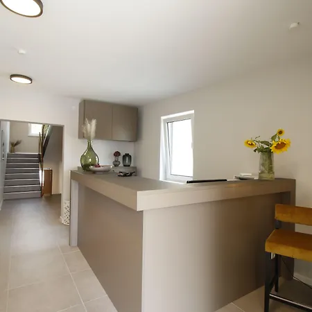 Amelie No 3 & 酒店