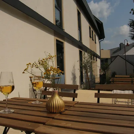 Amelie No 3 & 酒店 *