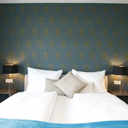 Amelie No 3 & 施伟根-莱齐腾巴赫