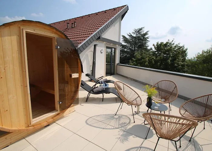 Amelie No 3 & Hotel *