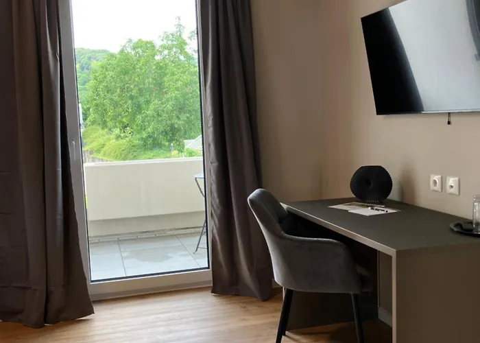 Amelie No 3 & Hotel *