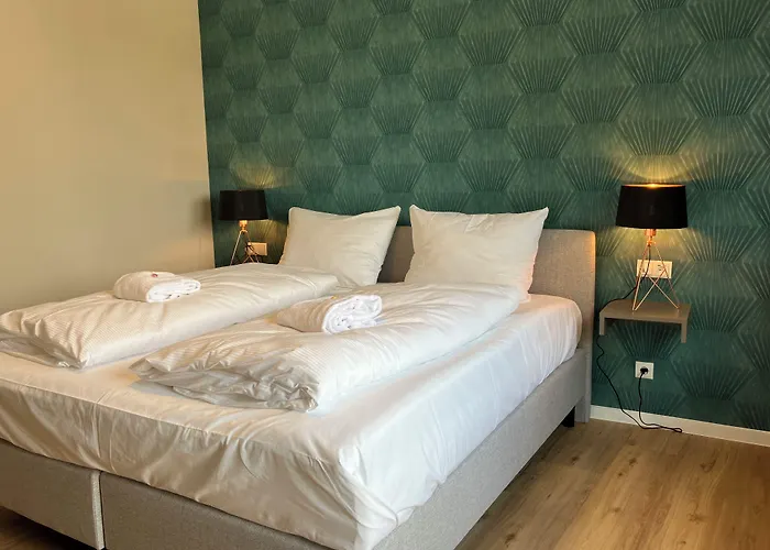 Amelie No 3 & فندق